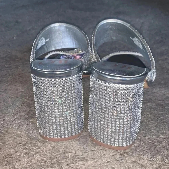JLO Brita Rhinestones Silver Sandals Size 7M - Picture 5 of 8